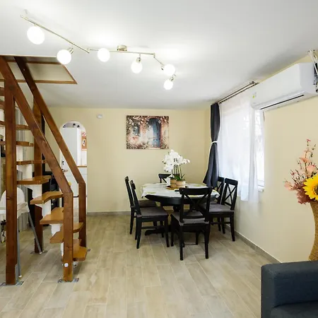 Apartment Emili Rackeve