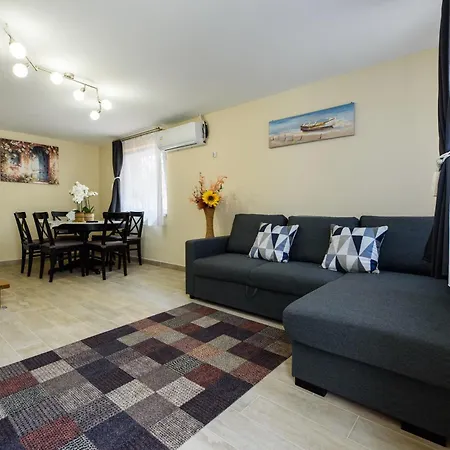 Apartment Emili Rackeve